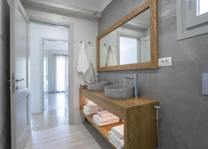 Panoutsis - Lefkada * Sívros