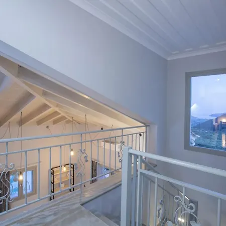 Panoutsis - Lefkada * Sívros